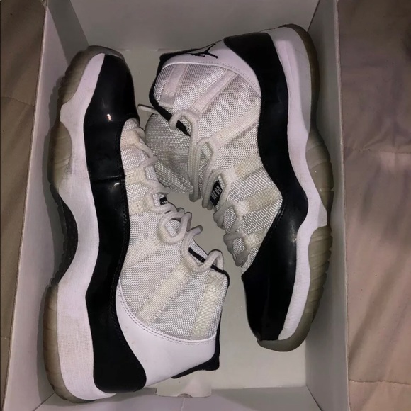 concord 11 yellowing